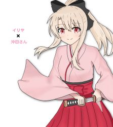 Rule 34 | 1girl, atsumisu, bad id, bad pixiv id, black bow, blonde hair, blush, bow, closed mouth, commentary request, cosplay, fate/grand order, fate/kaleid liner prisma illya, fate (series), hair between eyes, hair bow, hakama, hakama skirt, high ponytail, highres, holding, holding sheath, holding sword, holding weapon, illyasviel von einzbern, japanese clothes, katana, kimono, koha-ace, long hair, long sleeves, okita souji (fate), okita souji (koha-ace), okita souji (koha-ace) (cosplay), pink kimono, ponytail, red bow, red eyes, red hakama, shadow, sheath, short kimono, sidelocks, skirt, smile, solo, sword, translated, unsheathing, weapon, white background, wide sleeves