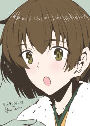 Rule 34 | 1girl, alternate costume, artist name, brown eyes, brown hair, dated, fur-trimmed kimono, fur trim, grey background, highres, hiryuu (kancolle), japanese clothes, kantai collection, kimono, open mouth, short hair, simple background, solo, taira yuuki, upper body