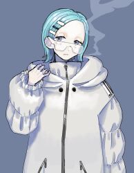 1girl arm_at_side blue_background blue_hair breath coat forehead grey_eyes hair_ornament hairclip hand_up highres hood hood_down hooded_coat long_sleeves no_eyebrows open_mouth original short_hair sideways_glance simple_background solo white_coat yoshioka_suke zipper