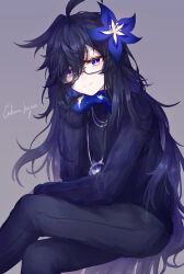 Rule 34 | 1girl, absurdres, ahoge, alternate costume, artist name, black-framed eyewear, black hair, blue hands, bright pupils, closed mouth, commentary, crossed legs, elsword, english commentary, flower, glasses, grey background, hair between eyes, hair flower, hair ornament, hand on own chin, highres, invisible chair, jewelry, long hair, long sleeves, looking at viewer, nisha (elsword), nisha labyrinth (elsword), pendant, pink eyes, purple eyes, purple hair, purple sweater, rectangular eyewear, ribbed sweater, signature, simple background, sitting, smile, solo, sweater, takano jiyuu, two-tone eyes, very long hair, white pupils