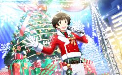 Rule 34 | 1boy, ahoge, akizuki ryo, belt, belt buckle, brown hair, buckle, christmas lights, christmas ornaments, christmas present, christmas star, christmas tree, collared shirt, gift, glint, gloves, highres, holding, holding microphone, idolmaster, idolmaster side-m, idolmaster side-m live on stage!, long sleeves, male focus, microphone, necktie, official art, open hand, open mouth, red necktie, shirt, snowflake ornament, snowflake print, undershirt, white gloves