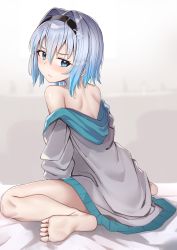 Rule 34 | 1girl, bare shoulders, barefoot, bed sheet, black hairband, blue eyes, blue hair, blush, closed mouth, commentary request, feet, gradient hair, grey jacket, hair between eyes, hair intakes, hair ornament, hairband, highres, hood, hood down, hooded jacket, jacket, looking at viewer, looking back, multicolored hair, off shoulder, open clothes, open jacket, ryuuou no oshigoto!, sitting, snowflake hair ornament, soles, solo, sora ginko, tapioka (oekakitapioka), wariza