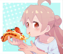 Rule 34 | 1girl, ahoge, bare arms, blue background, brown eyes, cheese trail, commentary, eating, food, genderswap, genderswap (mtf), hair between eyes, half updo, highres, light brown hair, long hair, looking at viewer, onii-chan wa oshimai!, oyama mahiro, pepperoni, picogames off, pizza, pizza slice, shirt, short sleeves, simple background, solo, t-shirt, upper body, white shirt