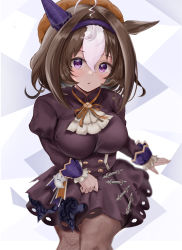 1girl ahoge alternate_costume animal_ears beret breasts brown_hair commentary_request halloween_costume hat headband highres horse_ears horse_girl large_breasts looking_at_viewer meisho_doto_(umamusume) pantyhose purple_eyes simple_background solo umainu_2002 umamusume white_background