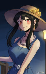 Rule 34 | 1girl, absurdres, black hair, blue dress, closed mouth, dress, earrings, gold earrings, hat, highres, jewelry, lamppost, looking at viewer, matlink, necklace, night, outdoors, pearl necklace, red eyes, smile, solo, spy x family, sun hat, yor briar