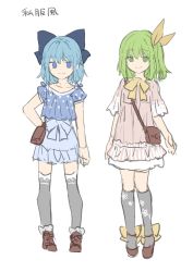 Rule 34 | &gt;:), 2girls, bag, black bow, blue eyes, blue hair, blue shirt, blue skirt, bow, brown dress, brown footwear, brown ribbon, cirno, closed mouth, daiyousei, dress, green eyes, green hair, grey legwear, hair between eyes, hair bow, hair ribbon, highres, kneehighs, looking at viewer, multiple girls, one side up, ribbon, risui (suzu rks), shirt, shoes, short sleeves, shoulder bag, simple background, skirt, smile, socks, standing, thighhighs, touhou, translation request, v-shaped eyebrows, white background