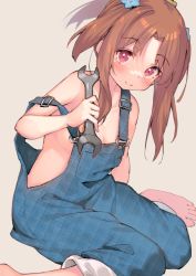 Rule 34 | 1girl, barefoot, breasts, brown background, brown hair, closed mouth, commentary, commission, eip (pepai), galilei donna, hair ornament, holding, hozuki ferrari, looking at viewer, medium hair, naked overalls, overalls, red eyes, sidelocks, simple background, small breasts, solo, toes