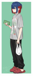 Rule 34 | 1girl, airpods, alternate costume, arm at side, bag, black pants, blue eyes, blue hair, blue nails, border, casual, closed mouth, colored inner hair, commentary request, full body, green background, grey shirt, half updo, hand up, highres, holding, holding bag, holding wallet, isshiki (ffmania7), kamitsubaki studio, looking ahead, multicolored eyes, multicolored hair, pants, print shirt, red eyes, red hair, rim (kamitsubaki studio), shirt, short hair, short ponytail, short sleeves, signature, simple background, slippers, solo, standing, t-shirt, virtual youtuber, wallet, white border, wireless earphones, yellow pupils