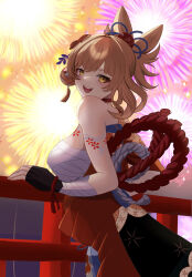 1girl aerial_fireworks arm_tattoo bandaged_arm bandages black_gloves blonde_hair chest_sarashi chest_tattoo choker cowboy_shot fence fingerless_gloves fireworks flower_tattoo genshin_impact gloves hadanugi_dousa hair_ornament highres japanese_clothes kimono looking_at_viewer looking_back medium_hair open_kimono open_mouth orange_kimono red_choker rolltamana rope sarashi shimenawa single_glove smile solo tattoo teeth upper_teeth_only yellow_eyes yoimiya_(genshin_impact) yukata