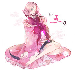 Rule 34 | 1girl, alternate costume, anklet, bare legs, barefoot, black feathers, bow, feathers, full body, green eyes, hand fan, haruno sakura, holding, holding fan, japanese clothes, jewelry, kimono, long sleeves, looking at viewer, naruto (series), naruto shippuuden, open mouth, pink hair, purple bow, purple kimono, ribbon, short hair, simple background, solo, suzu (tg 390), white background, white ribbon