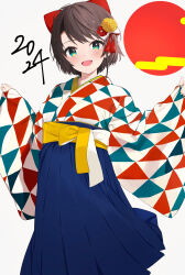 Rule 34 | 1girl, 2024, absurdres, black hair, blue eyes, blue hakama, commentary request, cowboy shot, hakama, hakama skirt, high-waist skirt, highres, hololive, japanese clothes, kakeru (kakeruanim), kimono, looking at viewer, new year, official alternate costume, oozora subaru, oozora subaru (new year), open mouth, print kimono, red circle, short hair, simple background, skirt, smile, solo, uroko (pattern), virtual youtuber, white background