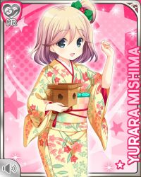 Rule 34 | 1girl, belt, blonde hair, bow, box, girlfriend (kari), green bow, grey eyes, hand raised, holding, japanese clothes, kimono, looking at viewer, mishima yurara, official art, open mouth, pink background, qp:flapper, red belt, smile, solo, standing, tagme
