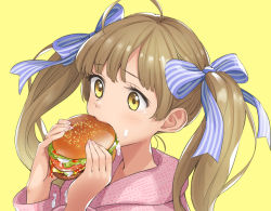 Rule 34 | 1girl, ahoge, blue ribbon, blush, brown hair, burger, commentary request, eating, food, hair ribbon, hakozaki serika, hands up, holding, holding food, hood, hood down, hooded sweater, idolmaster, idolmaster million live!, ketchup, lettuce, long hair, mayonnaise, md5 mismatch, pink sweater, resolution mismatch, ribbon, simple background, solo, source smaller, striped ribbon, sweater, twintails, upper body, yellow background, yellow eyes, yoropa