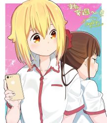Rule 34 | 2girls, back-to-back, blonde hair, blue background, border, brown eyes, brown hair, cellphone, closed mouth, collared shirt, commentary request, green eyes, hair between eyes, hair ornament, hair scrunchie, hitoribocchi no marumaru seikatsu, holding, holding phone, honshou aru, long hair, looking at another, looking back, medium hair, mole, mole under eye, multiple girls, phone, pink background, ponytail, pout, red scrunchie, school uniform, scrunchie, shirt, signature, smartphone, sunao nako, tanaka kii, translation request, two-tone background, upper body, white border, white shirt