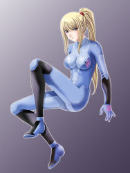 Rule 34 | 1girl, blonde hair, blue eyes, bodysuit, breasts, closed mouth, covered collarbone, covered navel, emblem, expressionless, eyebrows, full body, gloves, gradient background, grey background, hair between eyes, hair tie, high ponytail, highres, impossible bodysuit, impossible clothes, knee up, long hair, looking at viewer, medium breasts, metroid, metroid: zero mission, nintendo, outline, pilot suit, ponytail, samus aran, sidelocks, sitting, skin tight, solo, tamamon, turtleneck, very long hair, zero suit