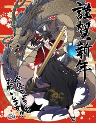 Rule 34 | 1girl, animal ears, black hair, blue eyes, calligraphy brush, chinese zodiac, commentary request, dragon, egasumi, floral print, hair between eyes, hakama, highres, holding calligraphy brush, holding paintbrush, horse ears, horse girl, horse tail, japanese clothes, katsuragi ace (umamusume), looking at viewer, medium hair, multicolored background, multicolored hair, open mouth, oshiri no1, oversized object, paintbrush, red background, sandals, scales, smile, solo, streaked hair, tail, teeth, umamusume, upper teeth only, white hair, year of the dragon