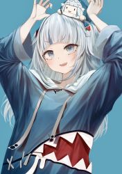 Rule 34 | 1girl, arms up, blue background, blue eyes, blue hair, blue hoodie, blunt bangs, chibi, commentary, eyelashes, gawr gura, gawr gura (1st costume), hair ornament, hololive, hololive english, hood, hoodie, kaimura, long hair, long sleeves, looking up, multicolored hair, on head, open mouth, shark hair ornament, shark print, sharp teeth, silver hair, simple background, smile, solo, streaked hair, teeth, two-tone hair, two side up, upper body, upper teeth only, v-shaped eyebrows, virtual youtuber, walfie (style)
