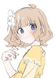 Rule 34 | :&gt;, absurdres, ahoge, blue eyes, blush, child, commentary request, dress, flat chest, floral print, flower, frilled sleeves, frills, hair flower, hair ornament, hand up, highres, idolmaster, idolmaster million live!, light brown hair, long sleeves, looking at viewer, looking back, meeeeeeco359, print dress, short hair, sidelocks, simple background, solo, suou momoko, v-shaped eyebrows, white background, yellow dress