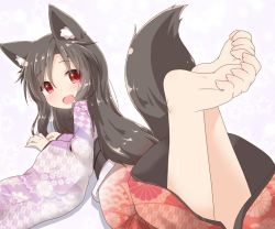 Rule 34 | 1girl, alternate costume, animal ears, barefoot, brown hair, fang, feet, feet up, floral print, imaizumi kagerou, japanese clothes, kimono, long hair, long sleeves, looking back, lying, natsu no koucha, on stomach, open mouth, red eyes, simple background, smile, soles, solo, tail, the pose, toe scrunch, toes, touhou, white background, wide sleeves, wolf ears, wolf tail, aged down
