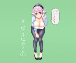Rule 34 | 1girl, aged up, blush, breasts, cleavage, closed mouth, commentary, hair between eyes, hands on own knees, hanging breasts, headphones, highres, large breasts, leaning, leaning forward, looking at viewer, nitroplus, open mouth, pink eyes, pink hair, simple background, skindentation, smile, solo, standing, super sonico, translated, v-mag