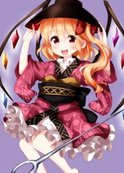 Rule 34 | 1girl, barefoot, black hat, black sash, blonde hair, bow, bowl, bowl hat, cosplay, crystal, flandre scarlet, frilled kimono, frills, hair between eyes, hair bow, hands on headwear, hat, highres, japanese clothes, kimono, long sleeves, looking at viewer, medium hair, needle, open mouth, purple background, red bow, red eyes, red kimono, ruu (tksymkw), sash, side ponytail, simple background, smile, solo, standing, sukuna shinmyoumaru, sukuna shinmyoumaru (cosplay), teeth, touhou, wide sleeves, wings