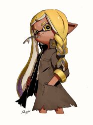 Rule 34 | 1girl, asymmetrical hair, bike shorts, blonde hair, braid, breast pocket, bright pupils, brown coat, closed mouth, coat, cropped legs, dark-skinned female, dark skin, female focus, fish bone, flat chest, hair tie, hand in pocket, happy, high collar, highres, inkling, inkling girl, inkling player character, long hair, long sleeves, looking at viewer, matching hair/eyes, mouth hold, nintendo, open clothes, open coat, pocket, pointy ears, sarashi, shogo (shogo70449442), sidelocks, simple background, single braid, smile, solo, splatoon (series), standing, torn clothes, torn coat, twintails, v-shaped eyebrows, very long hair, white background, white pupils, yellow eyes