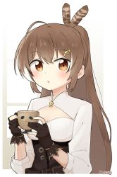 Rule 34 | 1girl, :o, ahoge, belt, blush, brown corset, brown eyes, brown hair, cleavage cutout, clothing cutout, corset, cup, feather hair ornament, feathers, friend (nanashi mumei), gloves, gyaheung, hair ornament, hololive, hololive english, long hair, looking at viewer, multicolored hair, nanashi mumei, partially fingerless gloves, ponytail, shirt, streaked hair, teacup, virtual youtuber, white shirt, window