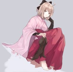 Rule 34 | 1girl, ahoge, bad id, bad twitter id, barefoot, blonde hair, boots, unworn boots, bow, fate/grand order, fate (series), feet, grey background, hair bow, hakama, hakama skirt, high heel boots, high heels, highres, holding, holding shoes, japanese clothes, okita souji (fate), okita souji (koha-ace), shoes, unworn shoes, simple background, sitting, skirt, toes, yellow eyes