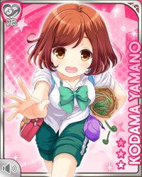 Rule 34 | 1girl, backpack, bag, basket, berry, bow, brown eyes, brown hair, card, character name, girlfriend (kari), green bow, green pants, official art, open mouth, pants, pink background, qp:flapper, shirt, short hair, solo, tripping, white shirt, worried, yamano kodama
