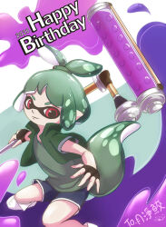 Rule 34 | 1other, adagumo no saragimaru, alternate costume, androgynous, black gloves, blue shorts, buttons, chin, chinese commentary, closed mouth, commentary request, english text, fingerless gloves, frown, gift art, gloves, green background, green hair, green jacket, green shirt, hair ornament, happy birthday, highres, holding, holding weapon, inkling, inkling player character, jacket, jumping, len&#039;en, nintendo, paint, paint roller, pointy ears, purple trim, red eyes, shirt, short hair, short ponytail, short shorts, shorts, snake hair ornament, snake tail, socks, splatoon (series), tail, thick eyebrows, v-shaped eyebrows, weapon, white background, white socks, white trim, yaxiu