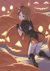 Rule 34 | 1girl, ahoge, ass, black capelet, black footwear, black gloves, blue eyes, boots, brown hair, capelet, child, gloves, hat, highres, idolmaster, idolmaster million live!, jack-o&#039;-lantern, kneeling, legs, looking at viewer, looking back, mikaze takashi, orange hat, orange shorts, parted lips, serious, short hair, shorts, solo, suou momoko, thighhighs, thighs, white thighhighs