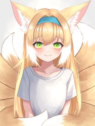 Rule 34 | 1girl, absurdres, animal ear fluff, animal ears, arknights, blonde hair, blue hairband, closed mouth, collarbone, commentary, fox ears, fox girl, fox tail, gradient background, grey background, hairband, highres, kitsune, kyuubi, long hair, looking at viewer, multicolored hair, multiple tails, shirt, short sleeves, smile, solo, suzuran (arknights), tail, two-tone hair, upper body, very long hair, white background, white hair, white shirt, yon (isieuniya)