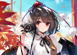 Rule 34 | 1girl, autumn, autumn leaves, bird wings, black hair, black wings, blush, camera, closed mouth, feathered wings, hair between eyes, hat, holding, holding camera, ke-ta, leaf, maple leaf, pom pom (clothes), red eyes, red hat, shameimaru aya, shirt, short hair, short sleeves, smile, solo, tokin hat, touhou, white shirt, wings