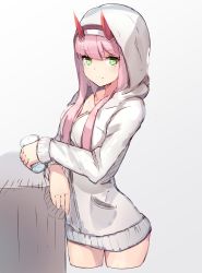 Rule 34 | 10s, 1girl, breasts, cowboy shot, cropped legs, crossed arms, darling in the franxx, green eyes, hair over breasts, hairband, highres, holding, hood, hood up, hoodie, horns, long hair, looking at viewer, medium breasts, pink hair, pocket, simple background, solo, standing, tota (sizukurubiks), white hairband, zero two (darling in the franxx)