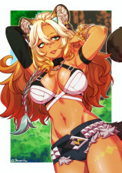 1girl absurdres animal_ear_fluff animal_ears arm_behind_head arm_up artist_name black_shorts blonde_hair blurry blurry_background border bracelet braid breasts breasts_apart commentary genshin_impact green_eyes grey_hair hair_between_eyes highres jaguar_ears jaguar_girl jaguar_tail jewelry lipstick looking_at_viewer makeup medium_breasts midriff multicolored_hair navel orange_hair outside_border parted_lips shinenyuu short_shorts shorts smile solo tail tan thighs white_border xilonen_(genshin_impact)