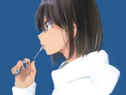Rule 34 | 1girl, bad id, bad pixiv id, black hair, blue background, blue eyes, blue nails, bob cut, fingernails, from side, hair between eyes, hood, hood down, hoodie, mouth hold, multicolored nails, musshu (omu001), nail polish, original, profile, short hair, simple background, solo, spoon, upper body, white hoodie