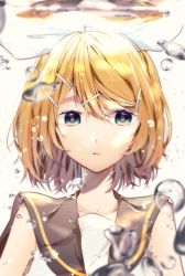 Rule 34 | 1girl, blonde hair, blue eyes, collarbone, collared shirt, grey sailor collar, hair between eyes, hair ornament, hairclip, kagamine rin, looking at viewer, manya sora, open mouth, sailor collar, sailor shirt, shirt, short hair, sleeveless, sleeveless shirt, solo, underwater, upper body, vocaloid, white shirt