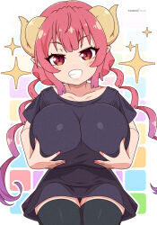 Rule 34 | 1girl, black dress, black thighhighs, blush, breasts, collarbone, cowboy shot, curled horns, dress, gradient background, gradient hair, grin, horns, huge breasts, ilulu (maidragon), kobayashi-san chi no maidragon, long hair, looking at viewer, multicolored background, multicolored hair, nail polish, outline, pink hair, pointy ears, purple hair, red eyes, short sleeves, sitting, slit pupils, smile, solo, sparkle, teeth, thighhighs, two-tone hair, virus-g, white outline