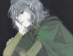 1boy bags_under_eyes black_eyes cloak dungeon_meshi elf gorget green_cloak green_shirt grey_background grey_hair hand_on_own_face highres long_sleeves looking_at_viewer male_focus maobuyidezhongyixuan485 mithrun notched_ear pointy_ears profile shirt short_hair simple_background solo upper_body wavy_hair