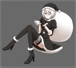 Rule 34 | 1girl, 2b (nier:automata), black dress, black gloves, black hat, black santa costume, black thighhighs, blue eyes, boots, carrying bag, carrying over shoulder, dress, full body, fur trim, gloves, hat, high heel boots, high heels, highres, knees up, looking at viewer, mole, mole under mouth, nier:automata, nier (series), santa costume, santa hat, short hair, silver hair, simple background, solo, tamakingx422x, thigh boots, thighhighs