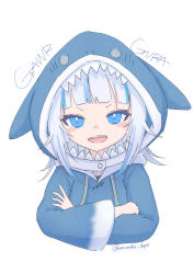 Rule 34 | absurdres, animal hood, blue eyes, blue hair, blush, character name, crossed arms, film grain, gawr gura, gawr gura (1st costume), grey hair, highres, hololive, hololive english, hood, hood up, long hair, looking at viewer, momikodayo, multicolored hair, open mouth, shark hood, sharp teeth, simple background, smile, solo, streaked hair, teeth, twitter username, upper body, virtual youtuber, white background