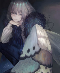 Rule 34 | 1boy, arthropod boy, black hair, black pants, blue eyes, cloak, closed mouth, collared shirt, commentary request, crown, diamond hairband, fate/grand order, fate (series), feather boa, feet out of frame, gradient background, highres, insect wings, long sleeves, looking at viewer, male focus, medium hair, mizutame tori, oberon (fate), oberon (third ascension) (fate), official alternate costume, official alternate hair color, pants, puffy sleeves, shirt, signature, smile, solo, spoilers, white shirt, wings