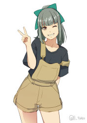 Rule 34 | 1girl, 4690 (tkpbsk), alternate costume, arm behind back, black shirt, bow, brown shorts, casual, commentary request, cowboy shot, green hair, green neckwear, grin, hair bow, kantai collection, leaning to the side, long hair, looking at viewer, overalls, ponytail, shirt, shorts, simple background, smile, solo, standing, v, white background, yuubari (kancolle)