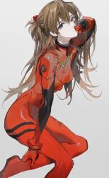Rule 34 | 1girl, arm up, blue eyes, bodysuit, breasts, brown hair, chi4, closed mouth, crossed legs, eyelashes, foot out of frame, grey background, hair between eyes, hair ornament, hairpods, hand on own leg, highres, legs, long hair, neon genesis evangelion, pilot suit, plugsuit, red bodysuit, shadow, sidelocks, simple background, sitting, small breasts, solo, souryuu asuka langley, thighs