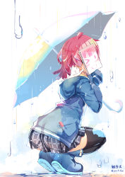 Rule 34 | &gt; o, 1girl, ahoge, ass, black skirt, black thighhighs, blue footwear, blue jacket, blush, boots, cat, checkered clothes, checkered skirt, commentary request, from behind, hanpen (nijigasaki), highres, holding, holding umbrella, hood, hooded jacket, jacket, long sleeves, looking back, love live!, love live! nijigasaki high school idol club, marker, miniskirt, one eye closed, open mouth, pink hair, rain, rina-chan board, rubber boots, short hair, simple background, skirt, sleeves past wrists, squatting, tennoji rina, thighhighs, umbrella, water drop, wet, wet hair, white background, white cat, yuuki fumi (kueg7288)