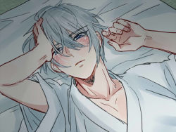 1boy bishounen blue_eyes blush collarbone futon half-closed_eyes hand_in_own_hair japanese_clothes kimono looking_at_viewer male_focus maofish parted_lips silver_hair tatami touken_ranbu upper_body yamanbagiri_chougi