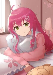 Rule 34 | 1girl, absurdres, ahoge, alternate costume, barefoot, closed mouth, feet up, flower, full body, green eyes, hair flower, hair ornament, hairclip, highres, hololive, hugging object, indoors, long hair, looking at viewer, lying, mimihachi, on bed, on stomach, pajamas, pillow, pillow hug, pink hair, pink pajamas, sakura miko, smile, virtual youtuber, window