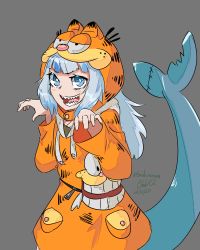Rule 34 | 1girl, absurdres, artist name, bachunawa, blue eyes, blue hair, commentary, cosplay, dated, english commentary, fins, fish tail, garfield, garfield (character), garfield (character) (cosplay), gawr gura, grey background, highres, hololive, hololive english, open hands, pun, shark tail, sharp teeth, solo, tail, teeth, virtual youtuber