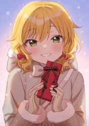 Rule 34 | 1girl, absurdres, blonde hair, blush, brown coat, brown gloves, coat, commentary request, emu (emum), floral bow, gift, gloves, green eyes, highres, holding, holding gift, idolmaster, idolmaster cinderella girls, looking at viewer, sakurai momoka, short hair, smile, solo, upper body, valentine