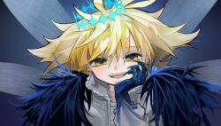 Rule 34 | 1boy, black skin, blonde hair, cape, colored skin, cosplay, crown, fate/grand order, fate (series), frill inferno, fur-trimmed cape, fur trim, hair between eyes, highres, insect wings, male focus, oberon (third ascension) (fate), oberon (third ascension) (fate) (cosplay), pppppp, smile, solo, sonoda lucky, upper body, wings, yellow eyes